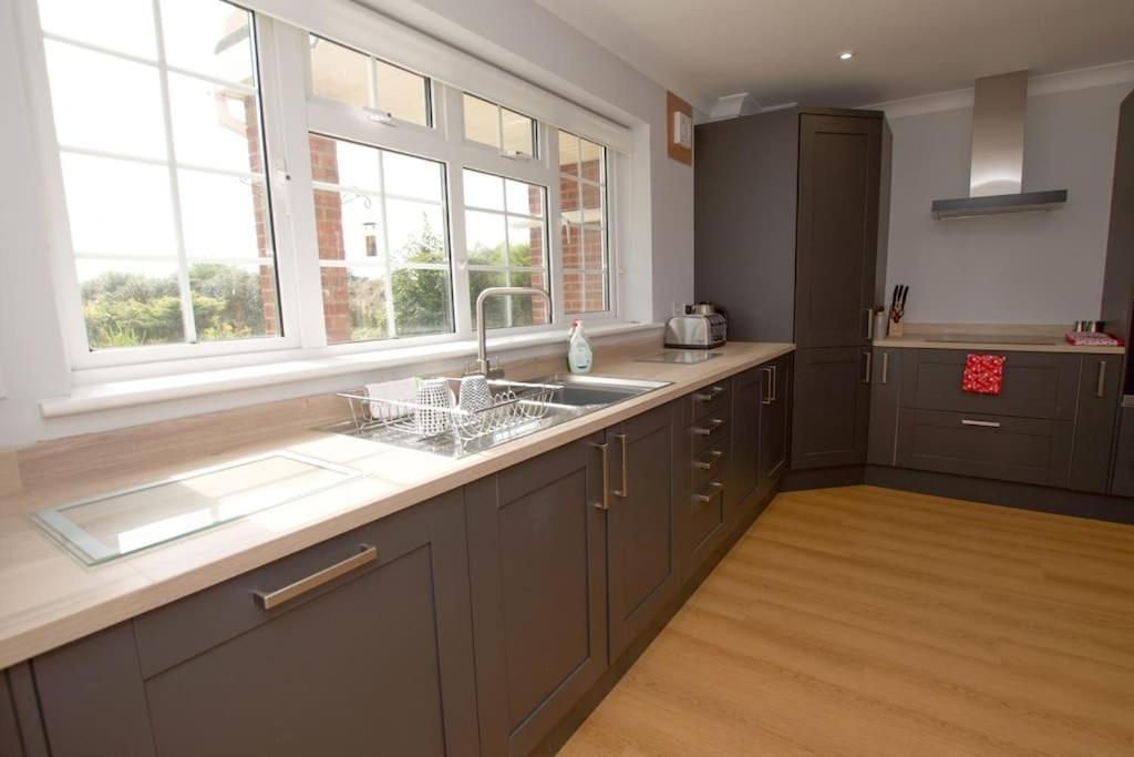 Spacious 5 Bed In The Countryside, Close To Frinton-On-Sea Kirby Cross Bagian luar foto